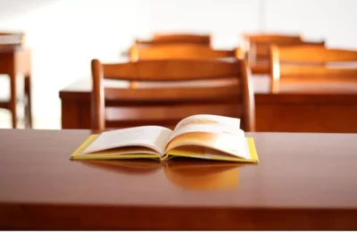 यूपी के 51 शिक्षकों पर गिरी गाज, कारण बताओ नोटिस जारी, वेतन काटने के निर्देश भी दिए