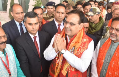 Ayodhya: राजस्थान के सीएम भजनलाल ने अपनी कैबिनेट के साथ रामलला के दरबार में लगाई हाजिरी