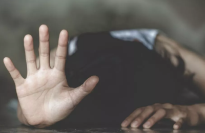 छह साल की बच्ची से दरिंदगी; झूला झूल रही मासूम को हैवान ने बनाया शिकार, बेहोश छोड़कर भाग गया आरोपित