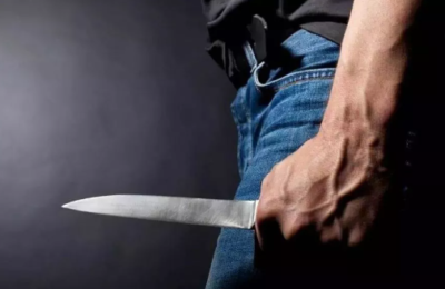 छोटी से गलती की इतनी बड़ी सजा! कंधा टकराने पर दिल्ली में युवक के पेट में घोंपा चाकू