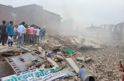 आतिशबाजी के गोदाम में जोरदार विस्फोट, धराशायी हुआ मकान; कई लोगों के दबे होने की आशंका