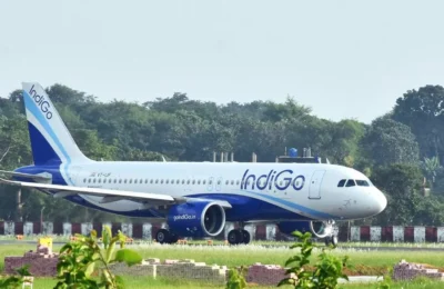 अयोध्या और दिल्ली के बीच चलने वाली इंडिगो फ्लाइट को किया डायवर्ट, खराब मौसम के कारण उठाया गया यह कदम