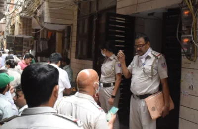 पांडव नगर के एक घर से दो बच्चों के शव बरामद, मां मिली बेहोश; पिता गायब