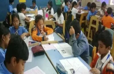  खौफनाक! अध्‍यापिका ने बच्‍चों को डांटने के लिए हाथ में उठाया चाकू, इंटरनेट पर वीडियो वायरल