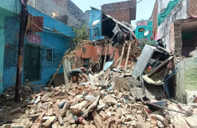 गैस लीकेज से किचन में लगी आग, तेज धमाके से सिलेंडर फटा, ढहा मकान, चार गंभीर रूप से घायल