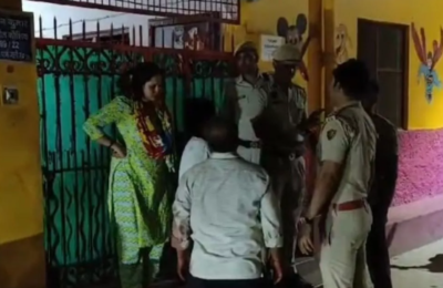 Crime: देवर ने गला रेतकर की भाभी की हत्या, छीनाझपटी में महिला का बेटा और आरोपी भी घायल