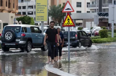 दुबई में फिर लौटी गरज के साथ आफत की बारिश, ऑरेंज अलर्ट के बाद फ्लाइट्स की थमी रफ्तार