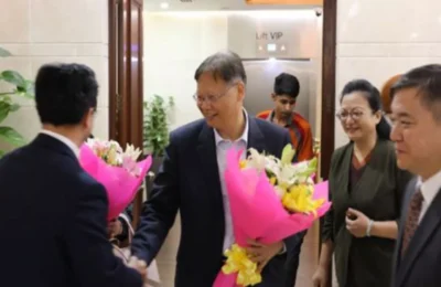 भारत में नवनियुक्त चीनी राजदूत जू फेइहोंग पहुंचे दिल्ली, एयरपोर्ट पर किया गया स्‍वागत