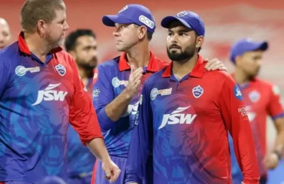 दिल्ली कैपिटल्स को लगा बड़ा झटका, कप्तान ऋषभ पंत एक मैच के लिए सस्पेंड, भारी जुर्माना भी लगा