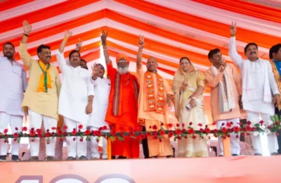 ‘सपा सरकार में मुख्यमंत्री आवास बुलाकर दंगाइयों का किया जाता था महिमामंडन’, सीएम योगी ने विपक्षी इंडी गठबंधन पर साधा निशाना