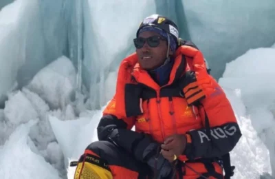 नेपाल के पर्वतारोही ने तोड़ा अपना ही रिकॉर्ड, 54 की उम्र में 29वीं बार फतेह किया माउंट एवरेस्‍ट