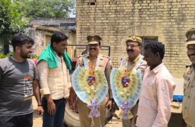 नोटों की माला से यूपी पुलिस का स्वागत…, पढ़िए भाकियू कार्यकर्ताओं ने क्याें किया मुजफ्फरनगर में पुलिसकर्मियों का सम्मान