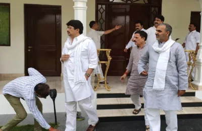 UP में बढ़ी सियासी चहलकदमी, राजा भैया से मिलने पहुंचे केंद्रीय मंत्री और बीजेपी प्रत्याशी; आखिर क्या है माजरा?