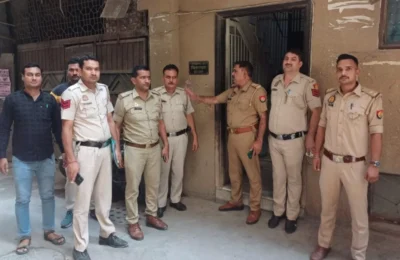 मारपीट मामले में बुरे फंसे AAP विधायक, नोएडा के साथ-साथ दिल्ली पुलिस की टीम अमानतुल्लाह के आवास पर पहुंची