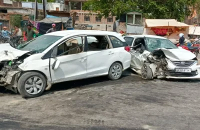 ट्रक ने कार को पीछे से मारी टक्‍कर, पुवायां व‍िधायक चेतराम के दामाद समेत 10 लोग घायल