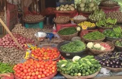 यूपी: पांच दिनों में मुर्गों के बढ़े भाव, महंगाई की मार से सब्जी से लेकर दाल तक का स्‍वाद हुआ कड़वा