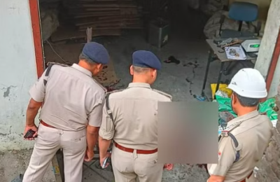 देहरादून में बड़ा हादसा, कबाड़ी की दुकान में बम फटने से हुआ धमाका, आठ लोग गंभीर घायल