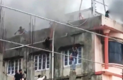 असम के सिलचर के कंप्यूटर इंस्टीट्यूट में भीषण आग, बच्‍चों ने बाहर कूदकर बचाई जान; एक घायल