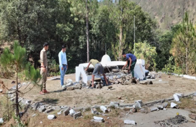 पौड़ी में सरकारी भूमि पर अवैध मजार का निर्माण, प्रशासन ने हथौड़ा चलाकर किया ध्वस्त