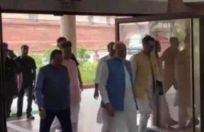 पीएम मोदी की अध्यक्षता में एनडीए संसदीय दल की बैठक जारी