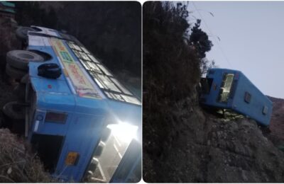 उत्तरकाशी में अनियंत्रित होकर खाई में गिरी रोडवेज बस,14 घायल
