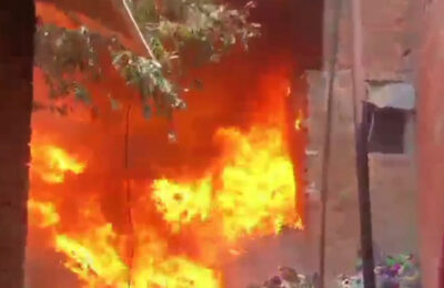 कानपुर के जगईपुरवा आनंद नगर में धागा गोदाम में लगी भीषण आग