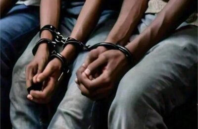 नाबालिग लड़की से दुष्कर्म करने तथा उसकी सहेली से छेड़छाड़, पुलिस ने दो युवकों को दबोचा