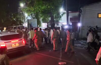 पुलिस ने कांग्रेस कार्यकर्ताओं पर भांजी लाठियां, ब्लॉक प्रमुख समेत कई घायल