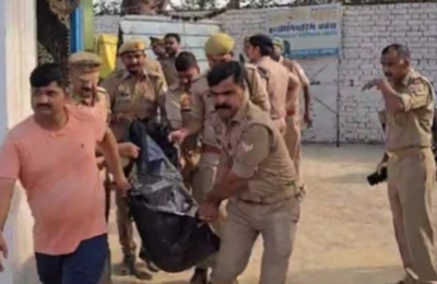 दमाशों ने 1 बुजुर्ग और उसके 2 पुत्रों की सिर पर हथौड़ा मार कर हत्या कर दी