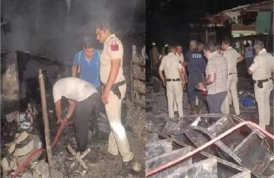 दिल्ली हाट बाजार में लगी भीषण आग, 30 दुकानें जलकर खाक