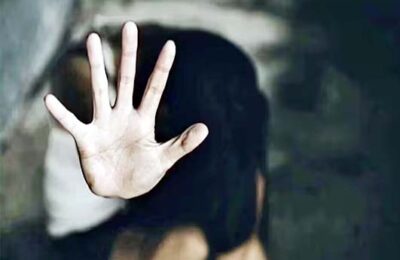 मां अपने प्रेमी से नाबालिग बेटी का करा रही यौन शोषण