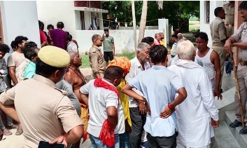 युवक ने परिवार के तीन लोगों को मारी गोली, फिर खुद को भी किया शूट