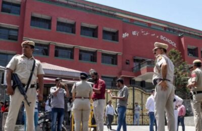 स्कूलों में बम की धमकियों से दिल्ली दहली, दो दिन में 10 स्कूल टारगेट