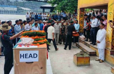 राइफलमैन को अंतिम विदाई सैन्य सम्मान के साथ, आर्मी कैंप में  हार्ट अटैक से हुई थी मौत