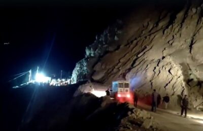 प्रदेश में दो नेशनल हाईवे समेत 54 सड़कें ठप, जोशीमठ-मलारी-नीती मार्ग चट्टान गिरने से बाधित