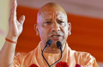 सीएम योगी का बिजली कटौती पर कड़ा रुख, बोले- लापरवाही बर्दाश्त नहीं, होगी सख्त कार्रवाई
