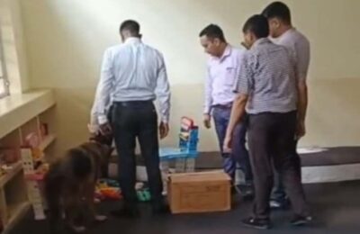 स्कूल को बम से उड़ाने की धमकी, डॉग और बम स्क्वायड की टीम पहुंचे स्कूल