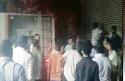 सदर बाजार में एक बार फिर आग ने अपना कहर बरपाया, प्लास्टिक सामान की दुकान जलकर राख