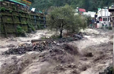 बादल फटने और भारी बारिश के कारण तबाही, 15 लोगों की हुई मौत