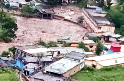 चमोली आपदा : 16 घंटे बाद मलबे से जिंदा निकले 2 व्यक्ति, 8 व्यक्ति अभी भी लापता