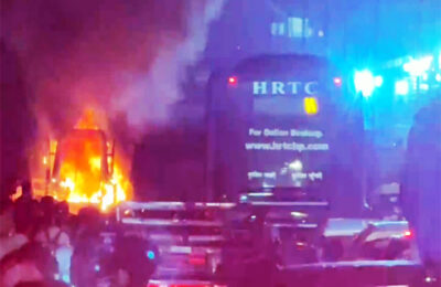 लच्छीवाला फ्लाईओवर के पास दौड़ती एंबुलेंस में अचानक आग लग गई