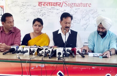 कांग्रेस प्रदेश अध्यक्ष करन माहरा ने राज्य सरकार से आईजी गढ़वाल राजीव स्वरूप को पद से हटाये जाने की मांग