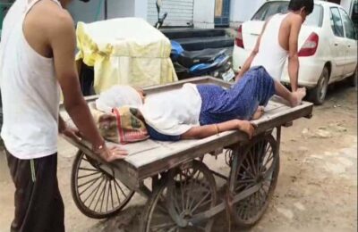 पति ठेले पर लेकर पहुंचा अस्पताल, नहीं मिली गर्भवती महिला को एंबुलेंस