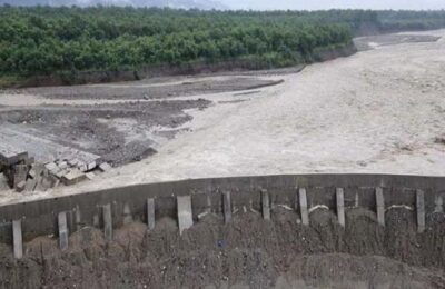 लगातार हो रही बारिश से गौला नदी के सभी गेट खोल दिए गए