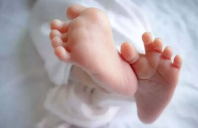 9वीं की छात्रा अस्पताल पहुंची तो दिया बच्चे को जन्म, मिठाई बांटने हॉस्पिटल पहुंचा प्रेमी