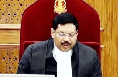  सुप्रीम कोर्ट में चौंकाने वाली घटना, वकील ने चीफ जस्टिस ऑफ इंडिया बीआर गवई पर हमला करने की कोशिश