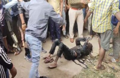 नाले में युवक की लाश मिलने से हड़कंप, मौके पर पहुंची पुलिस ने शव को बाहर निकलवाया