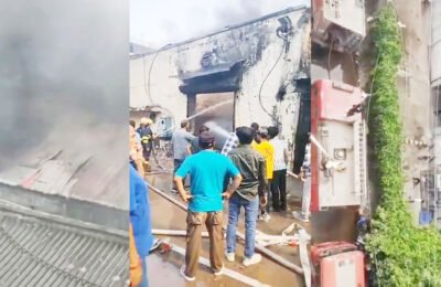 फरीदाबाद के जूता गोदाम में भीषण आग, चार घंटे की मशक्कत के बाद पाया गया काबू