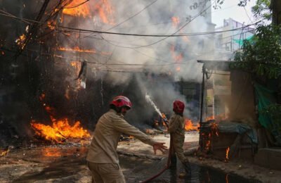 दिल्ली के लोधी रोड में भीषण आग: मकान की तीसरी मंजिल पर महिला और दो बेटियों की दर्दनाक मौत