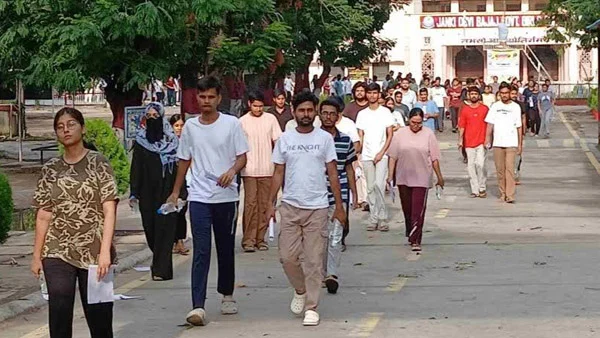 NEET UG 2026: स्ट्रे वैकेंसी राउंड में 177 अंक पर MBBS सीट, AIIMS की कटऑफ में भी बड़ा बदलाव